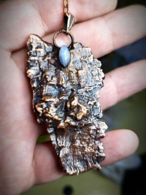 Dar - kůry smrku - galvanoplastika - Měsíční kámen