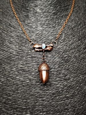 Magie přírody a mědi v originálním šperku z dílny Sirius - měsíční kámen - žalud