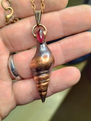 Zrození - Síla mořské mušle, mědi a granátu - galvanoplastiká