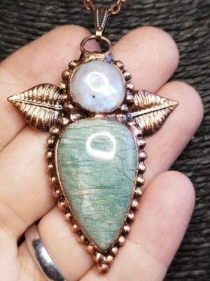 Magická harmonie amazonitu, měsíčního kamene a mědi.