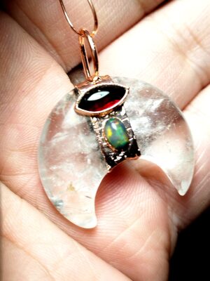 Oko bohyně Isis - galvanoplastika - křištál ,granát,oplál