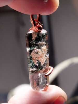 Měděný talisman Zahrada duše – ručně vyráběný šperk s minerály