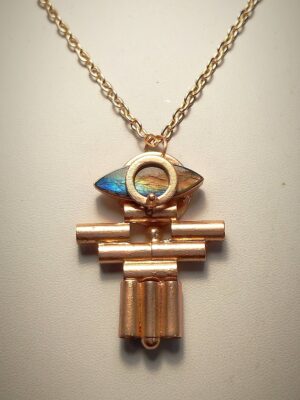 měděný talisman „Jen jediný“ s labradoritem ve tvaru oka ruční výroba