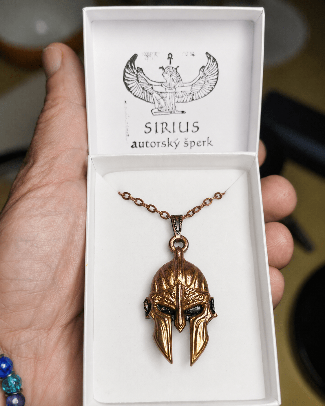 Měděný talisman Štít nezlomné vůle v dárkové krabičce Sirius autorský šperk